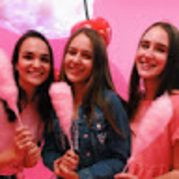 Meet your Posher, Olivia - Picture 1 of 1